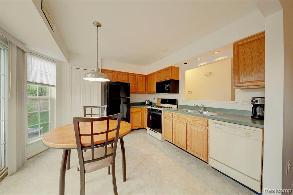 4273 Hunters Circle E, Canton, MI 48188 — Photo 11