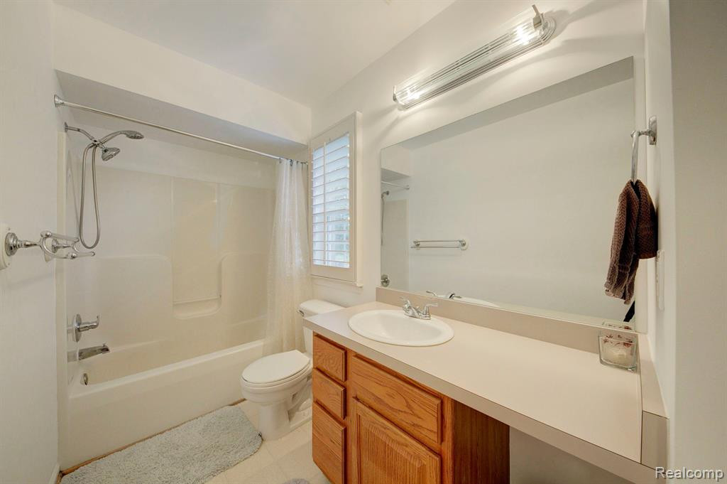 4273 Hunters Circle E, Canton, MI 48188 — Photo 19