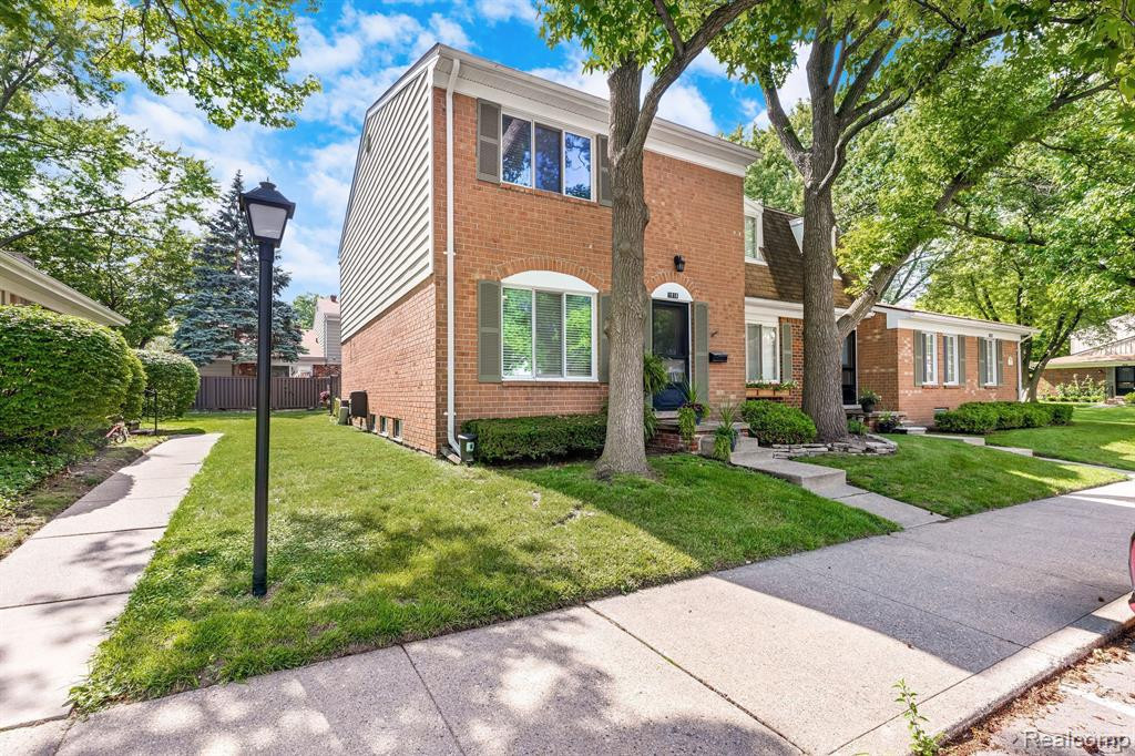 1910 TORQUAY Avenue, Royal Oak, MI 48073 — Photo 2