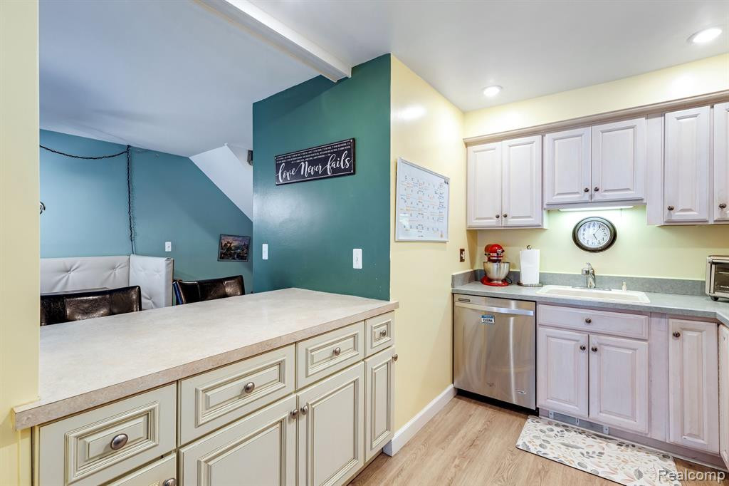 1910 TORQUAY Avenue, Royal Oak, MI 48073 — Photo 20