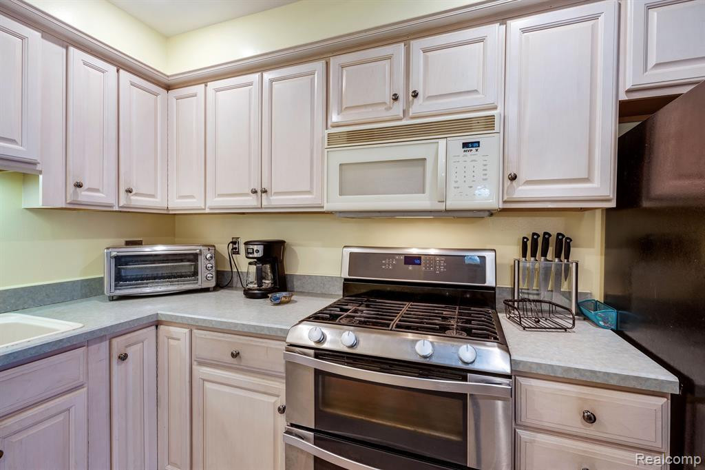 1910 TORQUAY Avenue, Royal Oak, MI 48073 — Photo 21