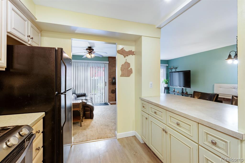 1910 TORQUAY Avenue, Royal Oak, MI 48073 — Photo 22