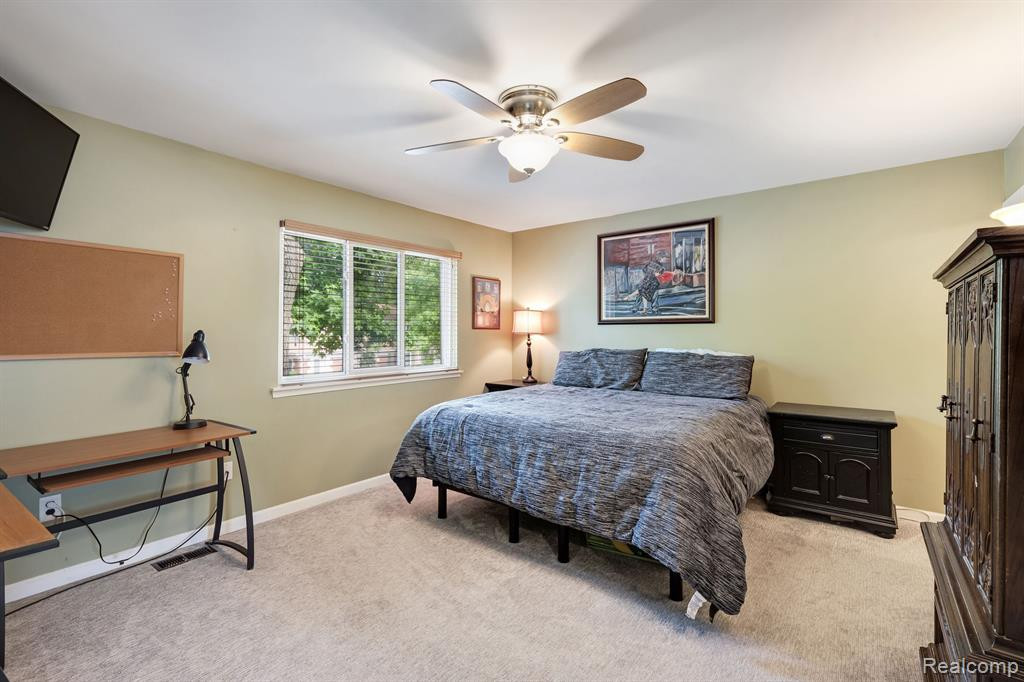 1910 TORQUAY Avenue, Royal Oak, MI 48073 — Photo 27