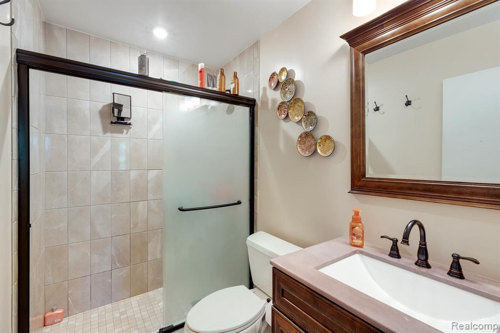 1910 TORQUAY Avenue, Royal Oak, MI 48073 — Photo 29