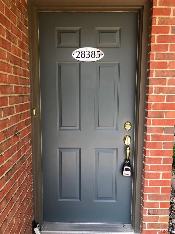 28385 CARLTON WAY Drive, Novi, MI 48377 — Photo 2