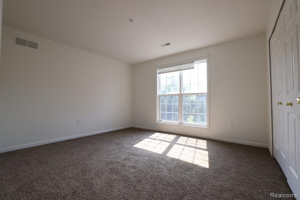 28385 CARLTON WAY Drive, Novi, MI 48377 — Photo 18