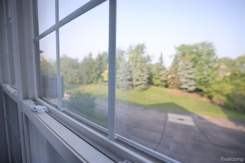 28385 CARLTON WAY Drive, Novi, MI 48377 — Photo 21