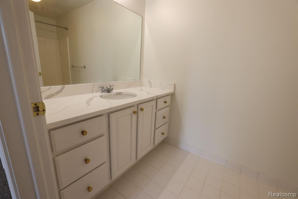 28385 CARLTON WAY Drive, Novi, MI 48377 — Photo 22