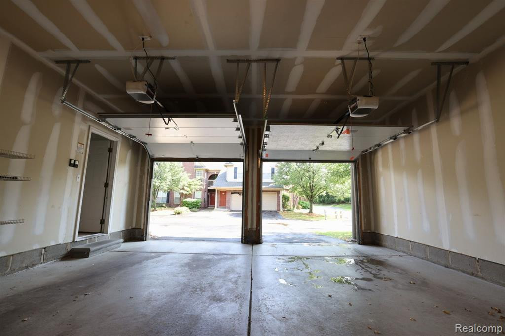 28385 CARLTON WAY Drive, Novi, MI 48377 — Photo 32