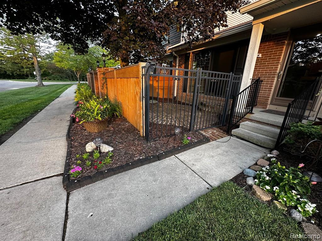 22214 PONDVIEW, Novi, MI — Photo 3