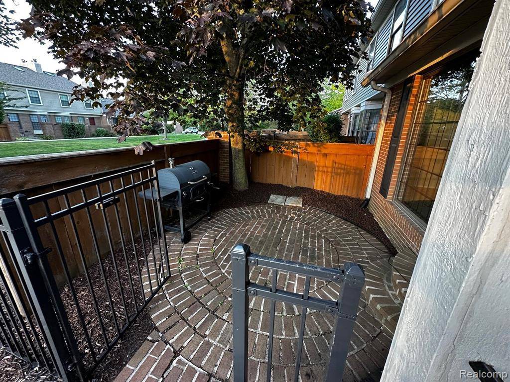 22214 PONDVIEW, Novi, MI — Photo 4