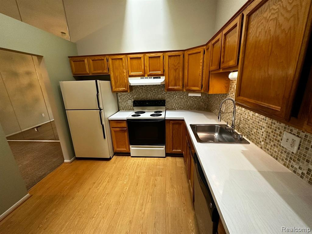 22214 PONDVIEW, Novi, MI — Photo 15