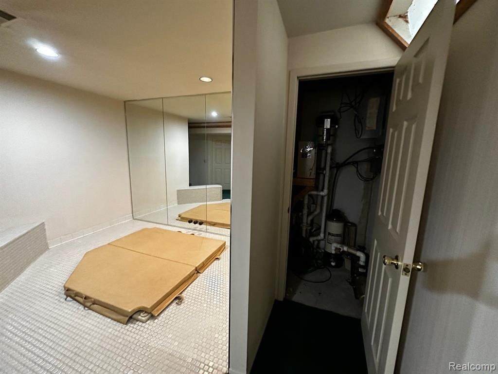 22214 PONDVIEW, Novi, MI — Photo 26
