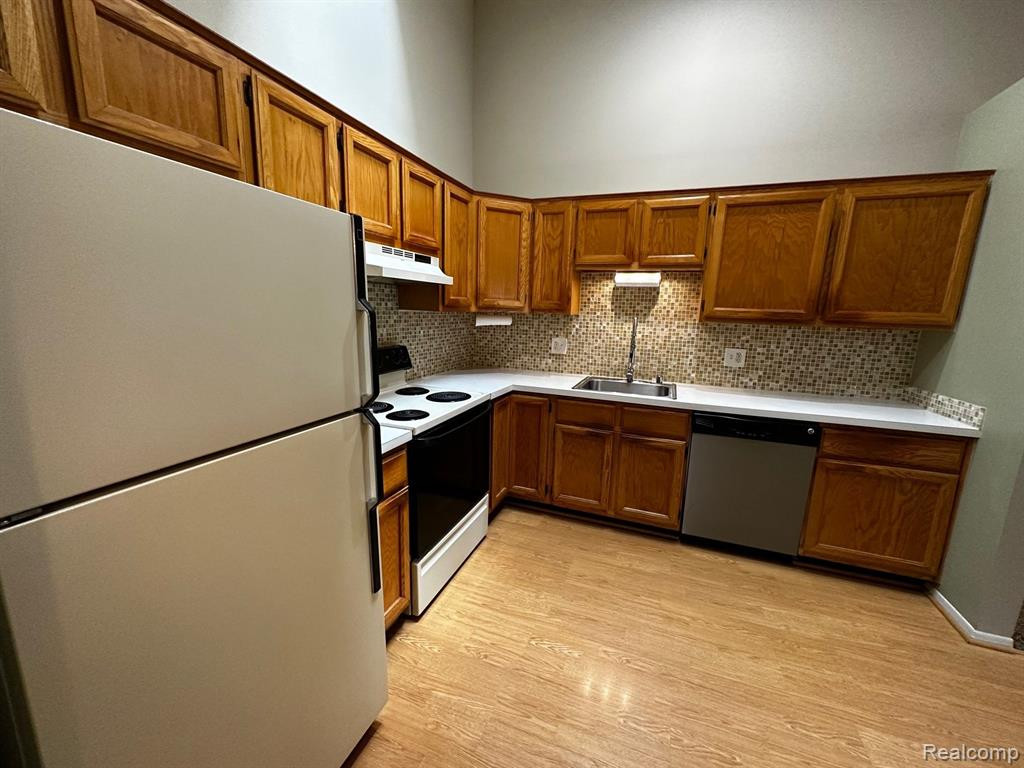 22214 PONDVIEW, Novi, MI — Photo 46