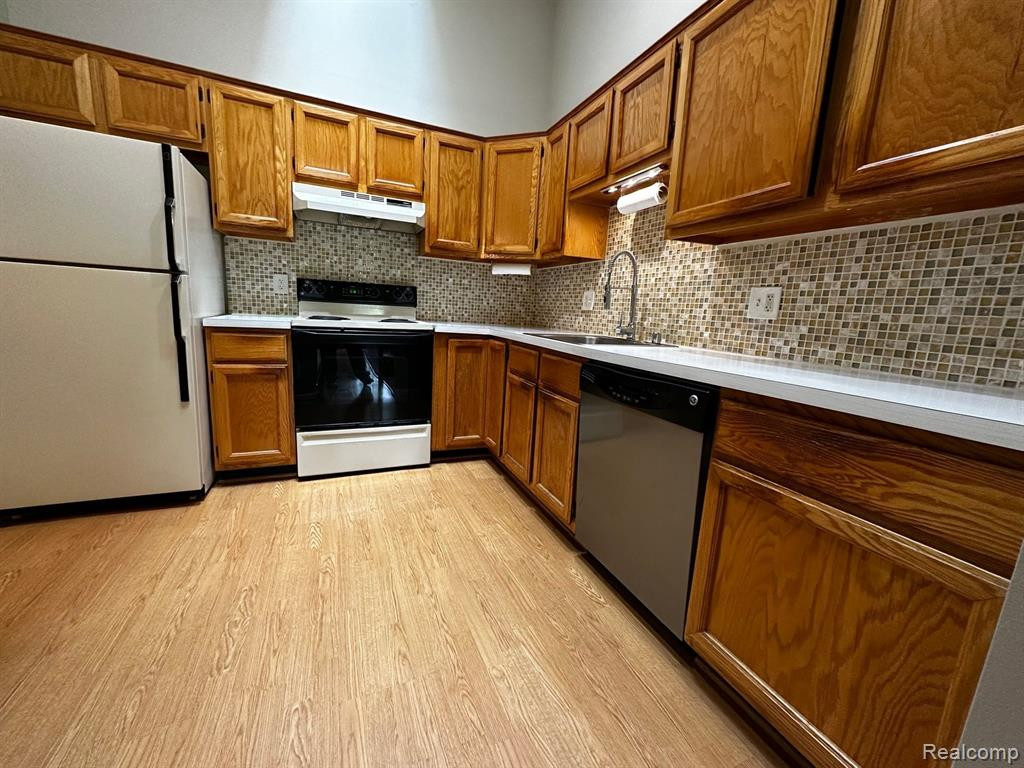 22214 PONDVIEW, Novi, MI — Photo 48