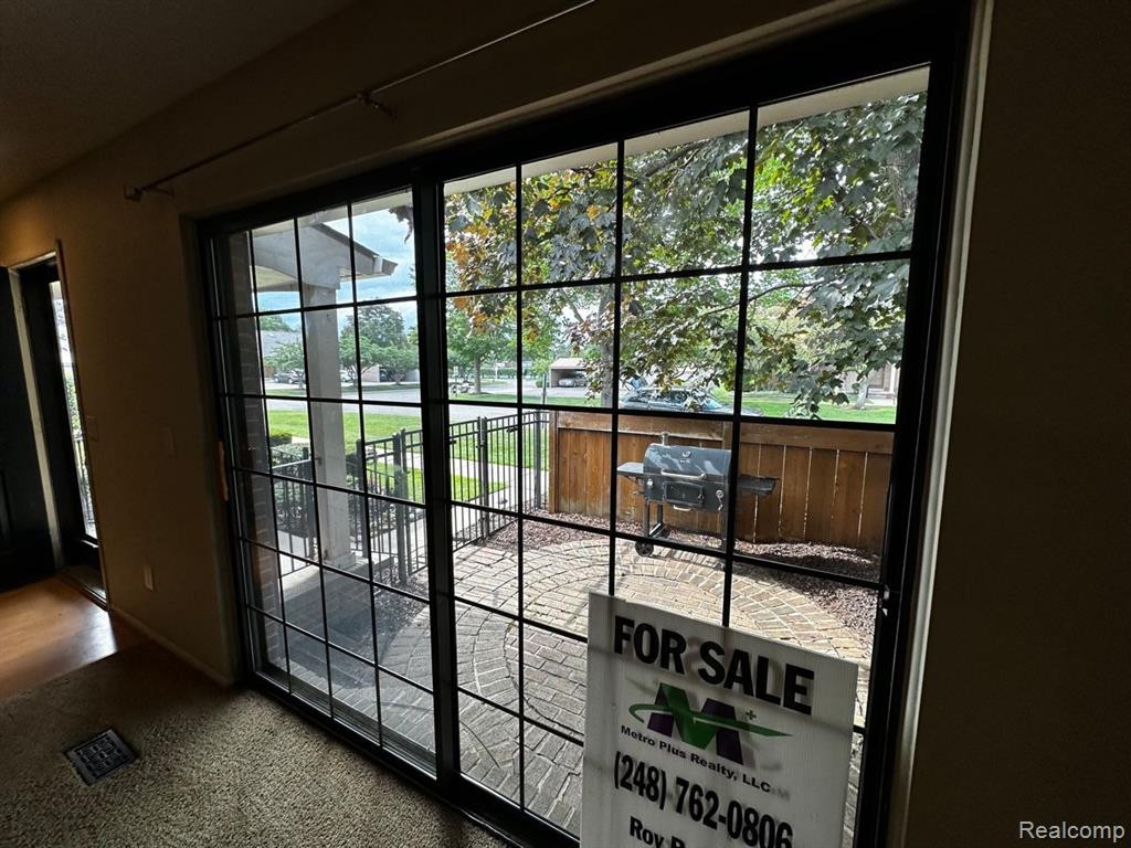 22214 PONDVIEW, Novi, MI — Photo 51