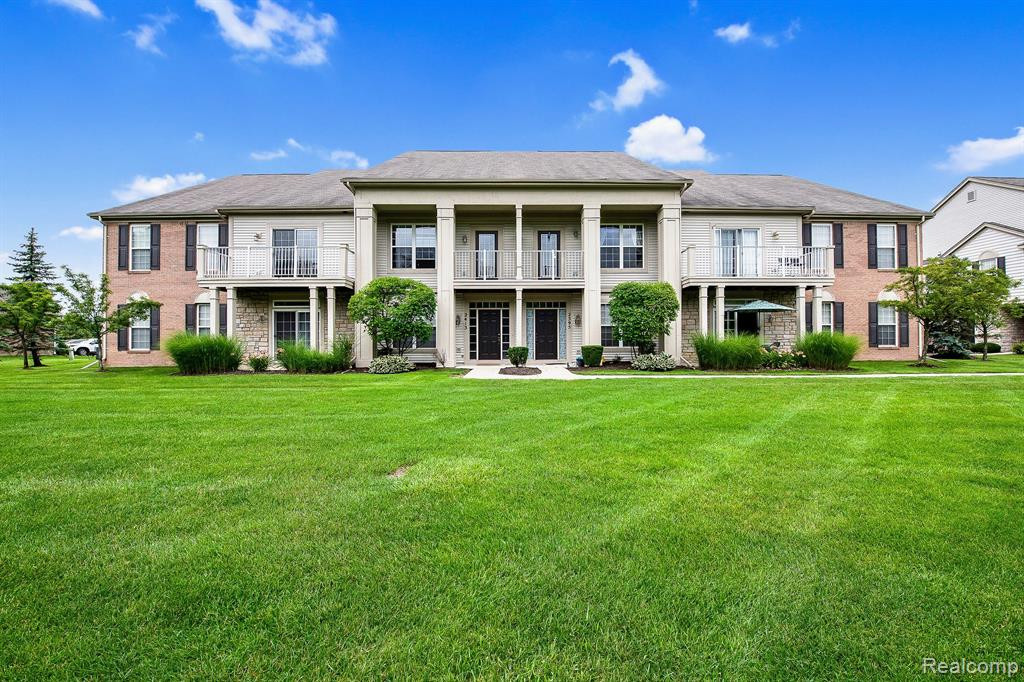 2413 KNOLLWOOD Drive, Canton, MI 48188 — Photo 2