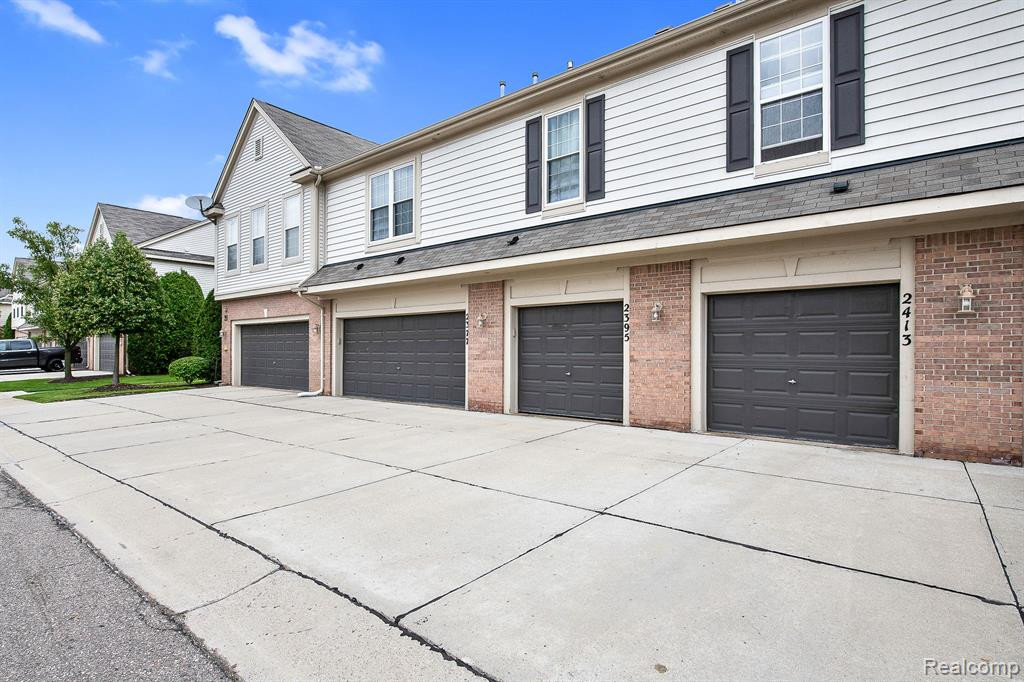 2413 KNOLLWOOD Drive, Canton, MI 48188 — Photo 3