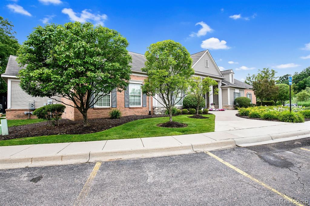 2413 KNOLLWOOD Drive, Canton, MI 48188 — Photo 5