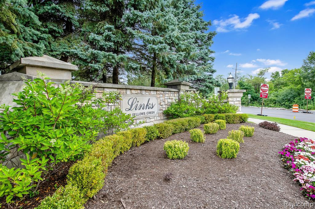 2413 KNOLLWOOD Drive, Canton, MI 48188 — Photo 6