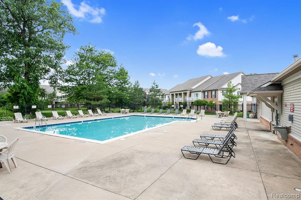 2413 KNOLLWOOD Drive, Canton, MI 48188 — Photo 7