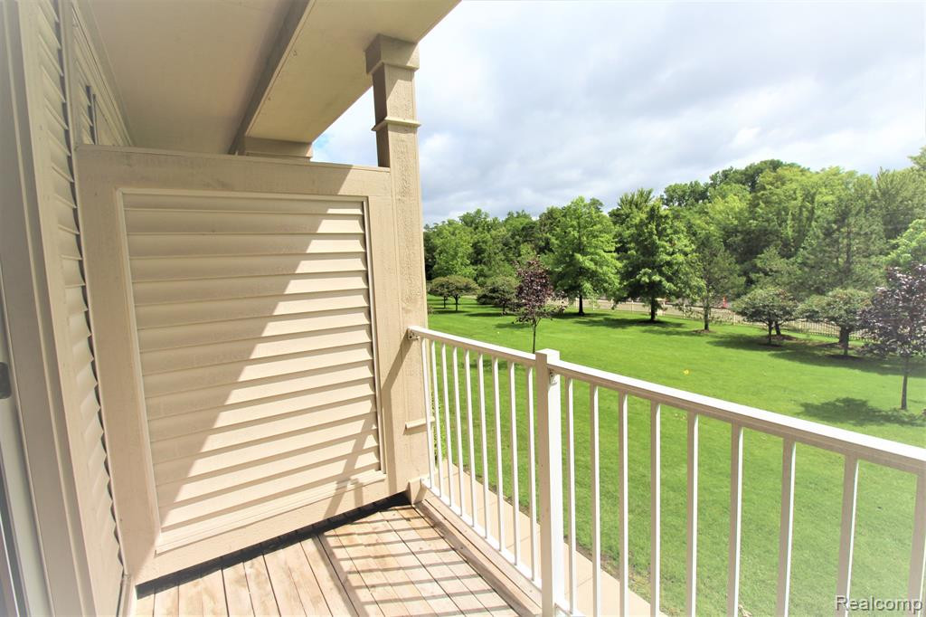 2413 KNOLLWOOD Drive, Canton, MI 48188 — Photo 8