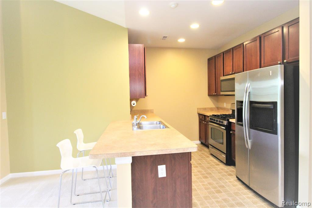 2413 KNOLLWOOD Drive, Canton, MI 48188 — Photo 12