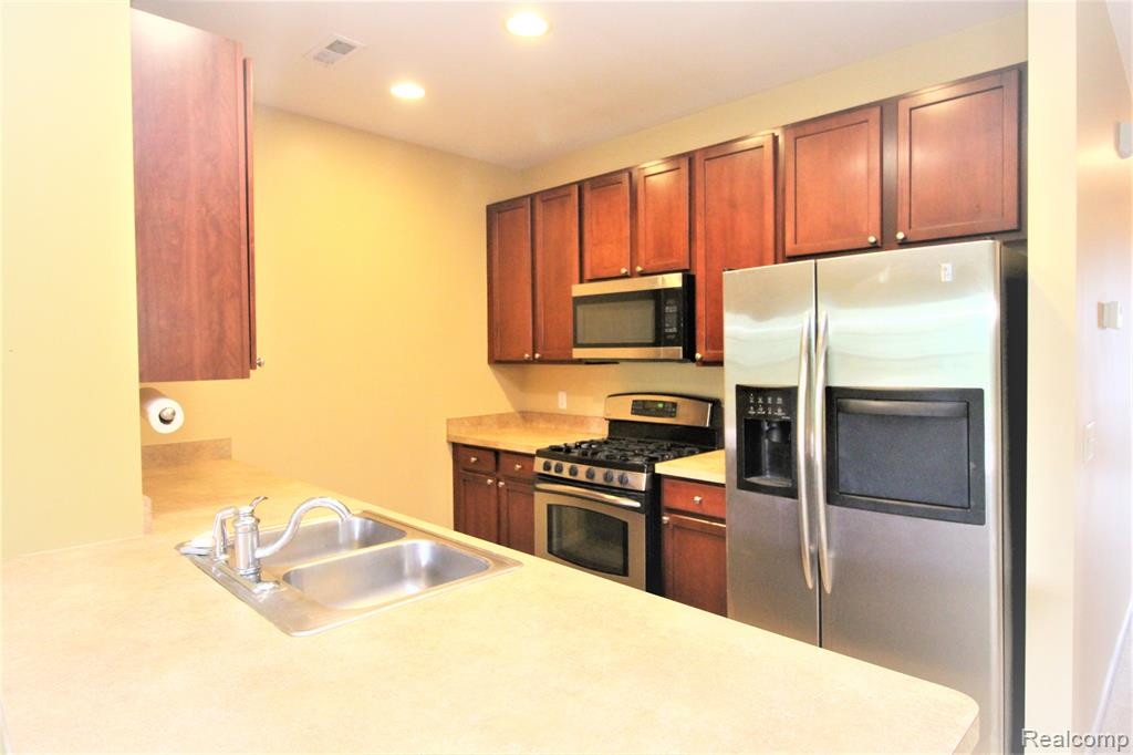 2413 KNOLLWOOD Drive, Canton, MI 48188 — Photo 13