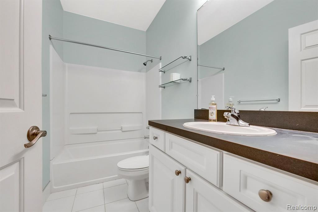 2413 KNOLLWOOD Drive, Canton, MI 48188 — Photo 14