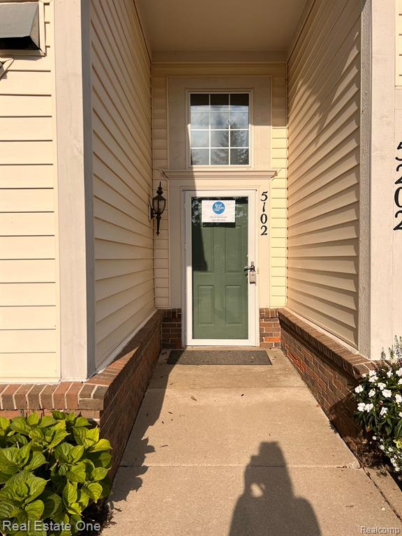5102 WIDGEON Lane, 25, Walled Lake, MI 48390 — front exterior