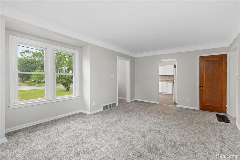 159 N WASHINGTON Street, Lake Orion, MI 48362 — Photo 6