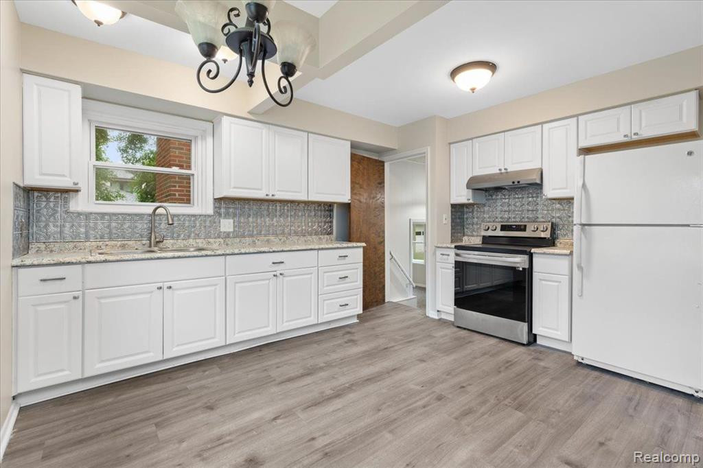 159 N WASHINGTON Street, Lake Orion, MI 48362 — Photo 9