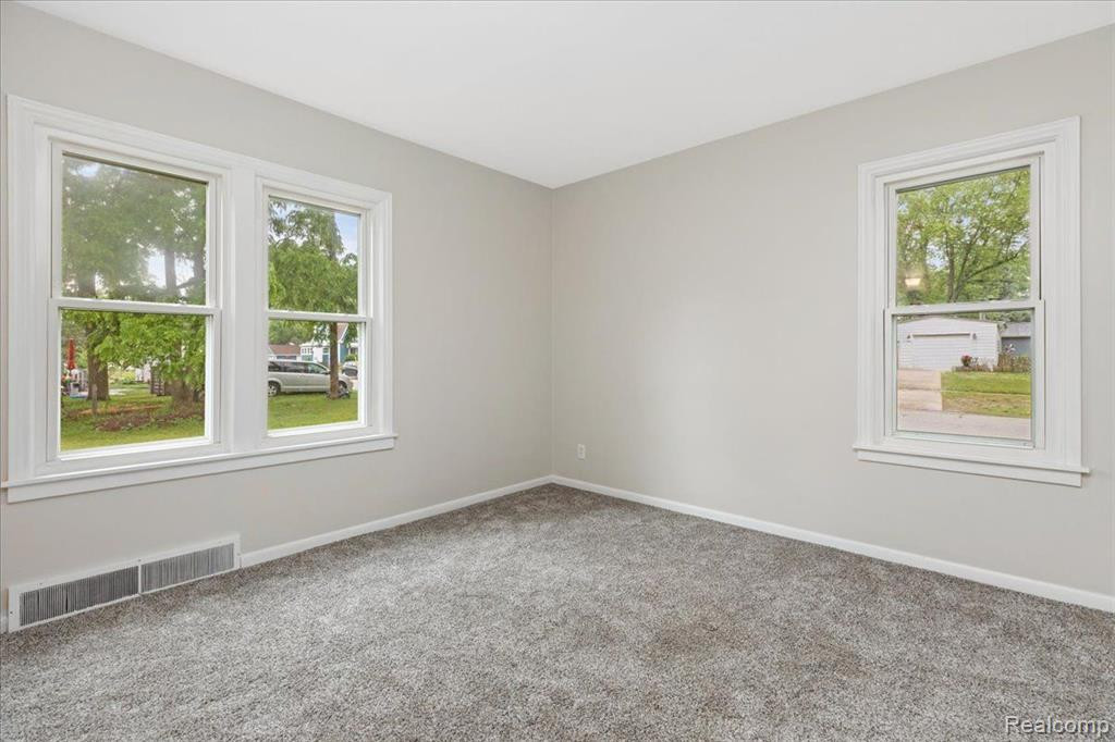159 N WASHINGTON Street, Lake Orion, MI 48362 — Photo 10