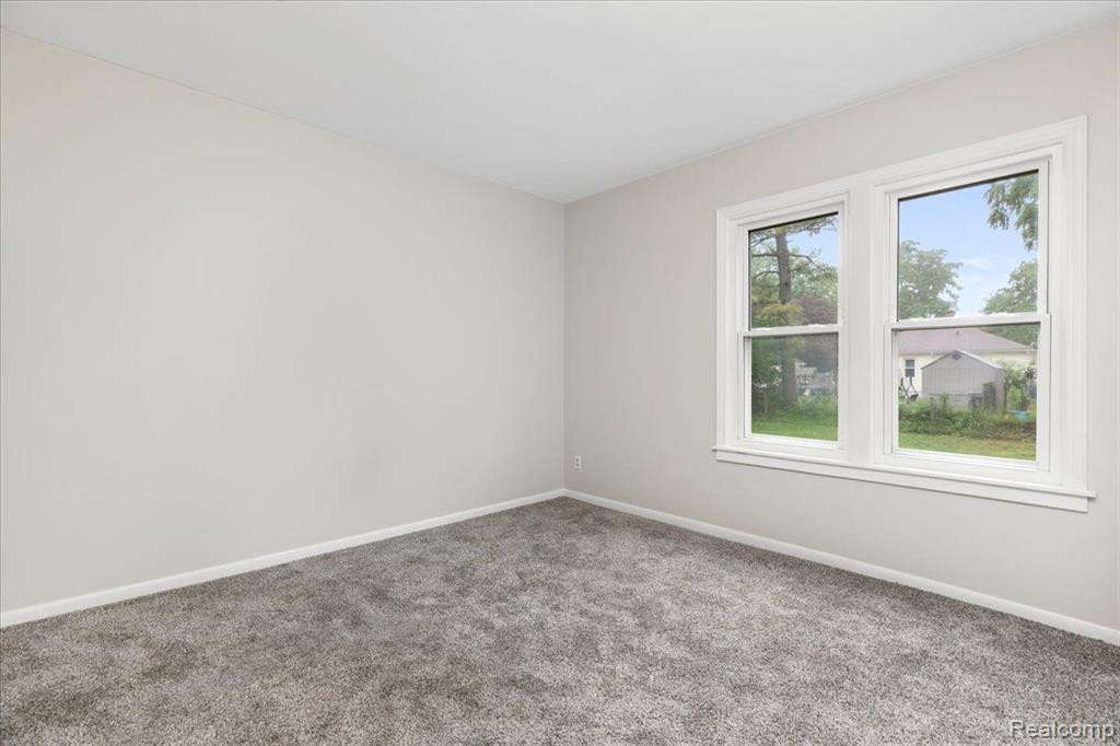 159 N WASHINGTON Street, Lake Orion, MI 48362 — Photo 12