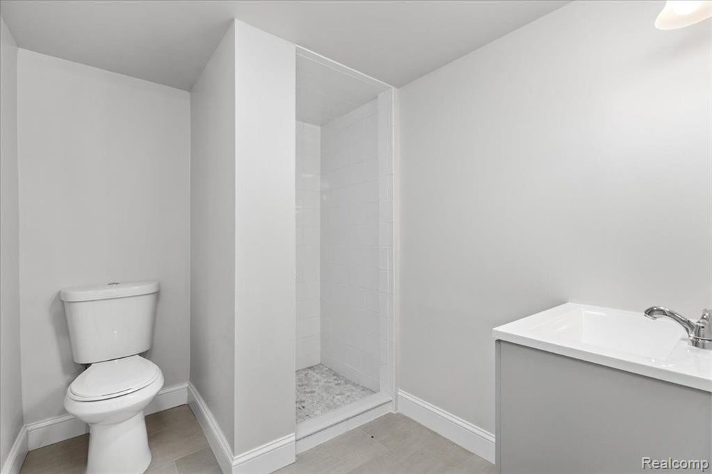 159 N WASHINGTON Street, Lake Orion, MI 48362 — Photo 17