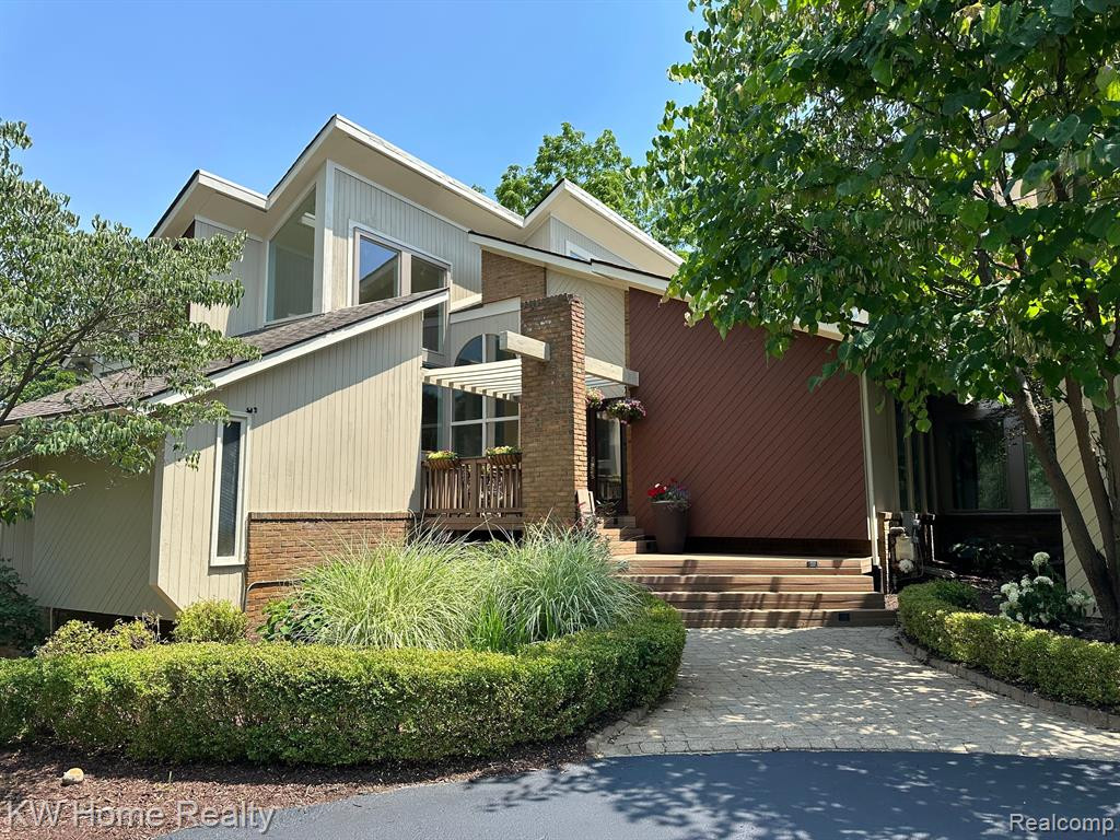4501 ORCHARD TRAIL, Orchard Lake Village, MI 48324 — Photo 2