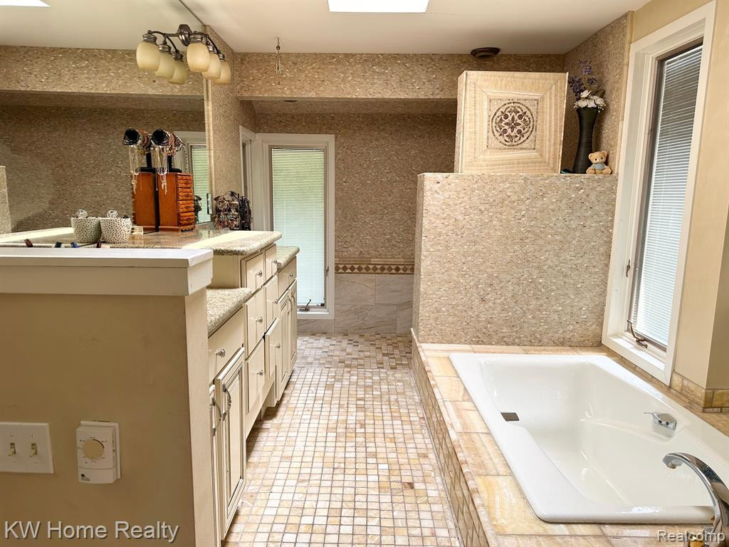 4501 ORCHARD TRAIL, Orchard Lake Village, MI 48324 — Photo 51
