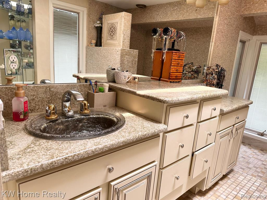 4501 ORCHARD TRAIL, Orchard Lake Village, MI 48324 — Photo 52