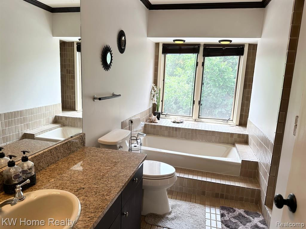 4501 ORCHARD TRAIL, Orchard Lake Village, MI 48324 — Photo 61