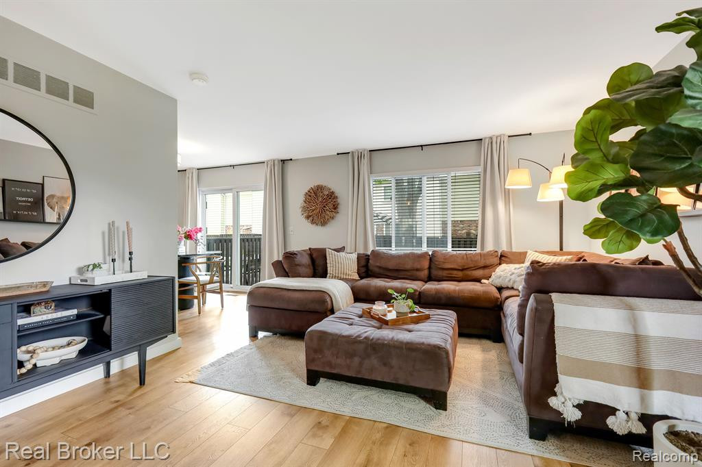 1830 WICKHAM Street, Royal Oak, MI 48073 — Photo 4