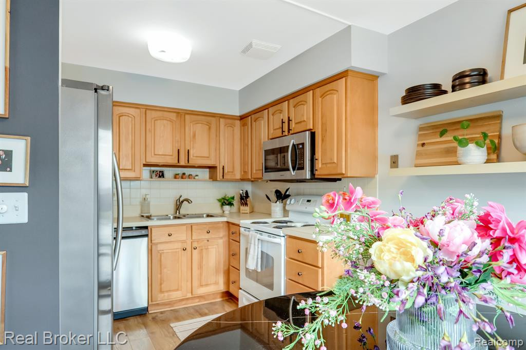 1830 WICKHAM Street, Royal Oak, MI 48073 — Photo 6