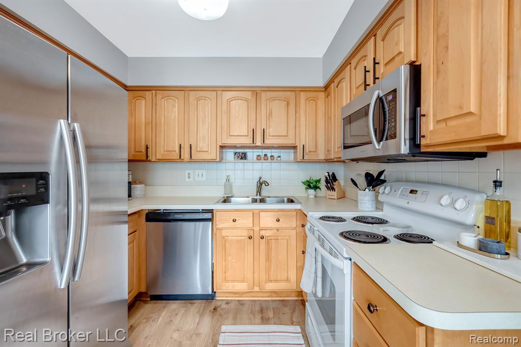 1830 WICKHAM Street, Royal Oak, MI 48073 — Photo 7