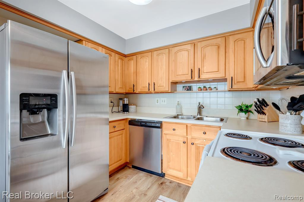 1830 WICKHAM Street, Royal Oak, MI 48073 — Photo 8