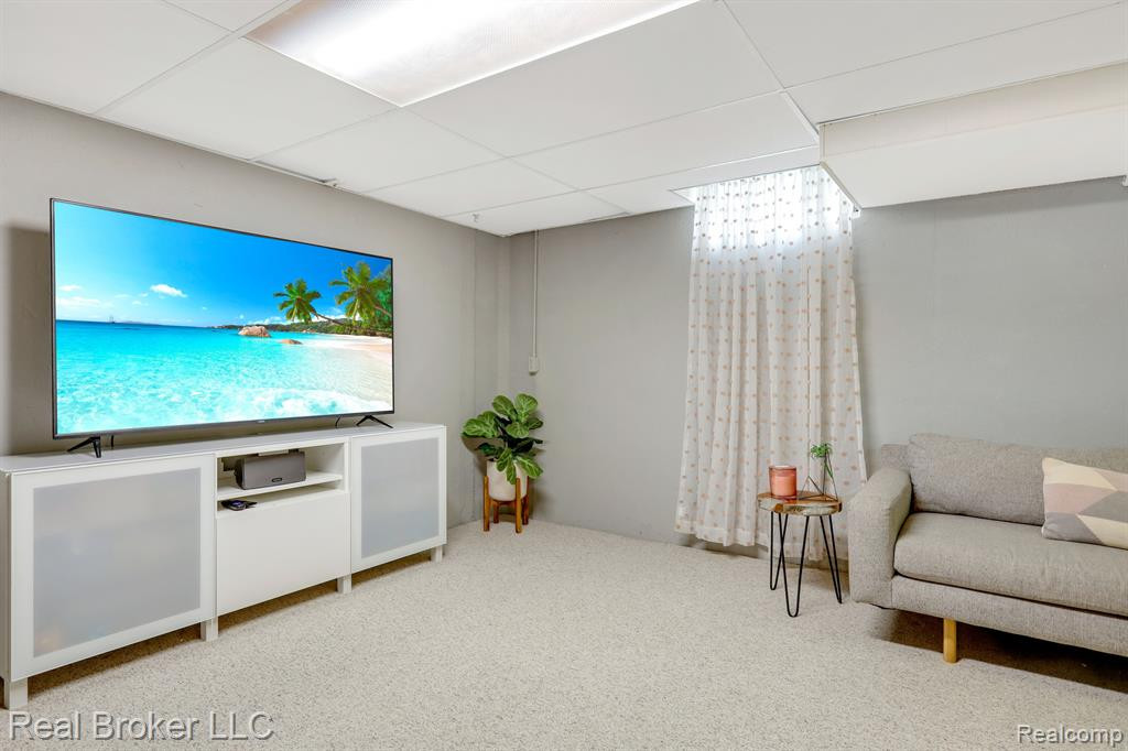 1830 WICKHAM Street, Royal Oak, MI 48073 — Photo 17