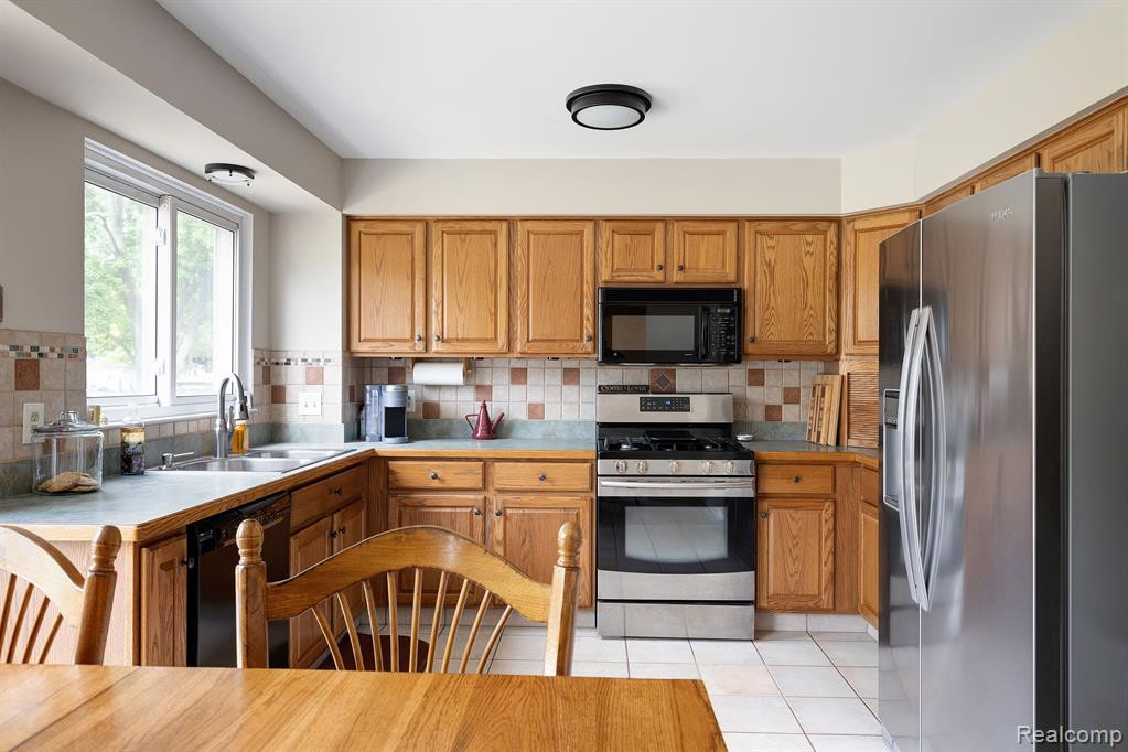 23433 Hollweg Street, Armada, MI — Photo 13