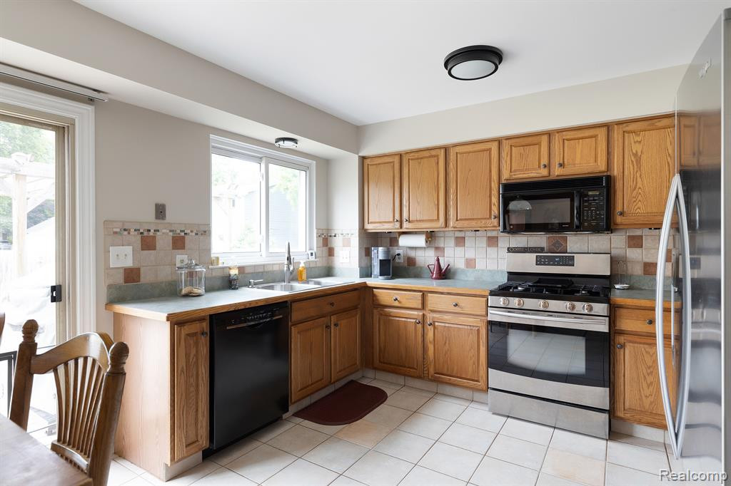 23433 Hollweg Street, Armada, MI — Photo 14
