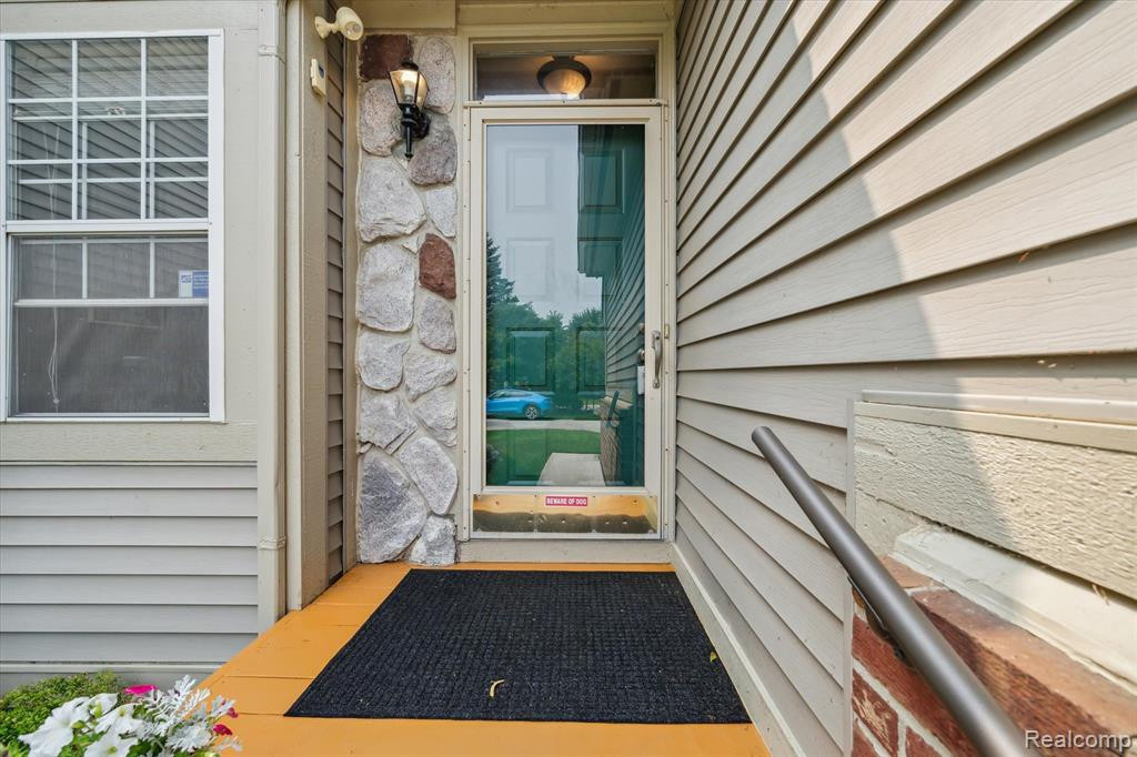 41995 ARROWHEAD Drive, Novi, MI 48377 — Photo 2