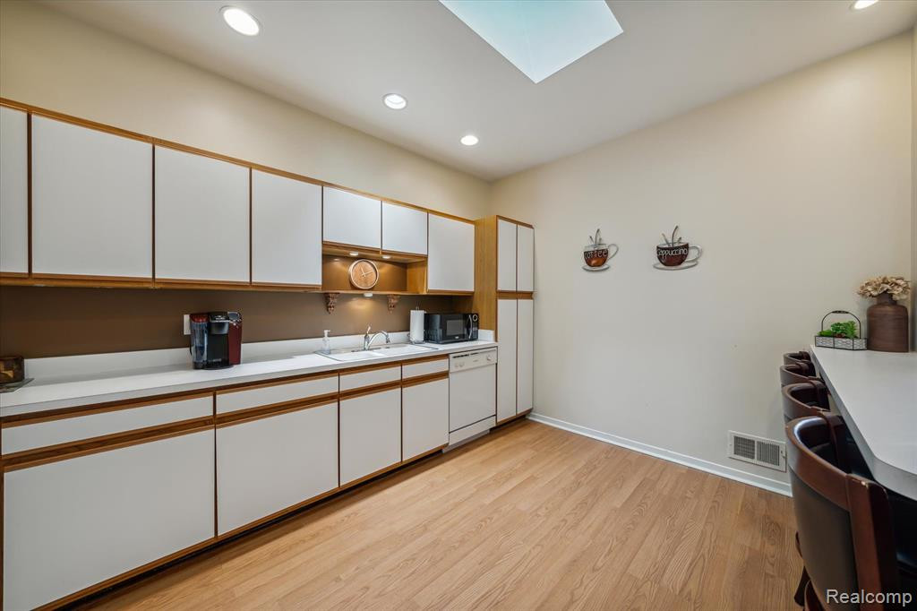 41995 ARROWHEAD Drive, Novi, MI 48377 — Photo 12