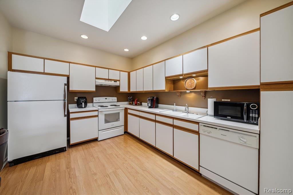 41995 ARROWHEAD Drive, Novi, MI 48377 — Photo 13