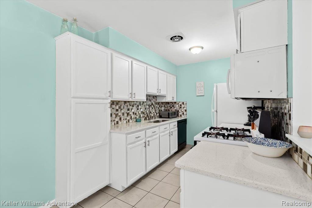 44459 Savery Drive, Canton, MI 48187 — Photo 7